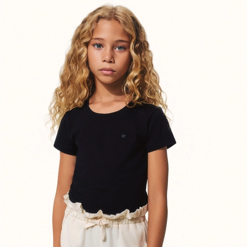 BLUSA BASICA INFANTIL MENINA MANGA CURTA SLIM COM BORDADO CORACAO 5CMP