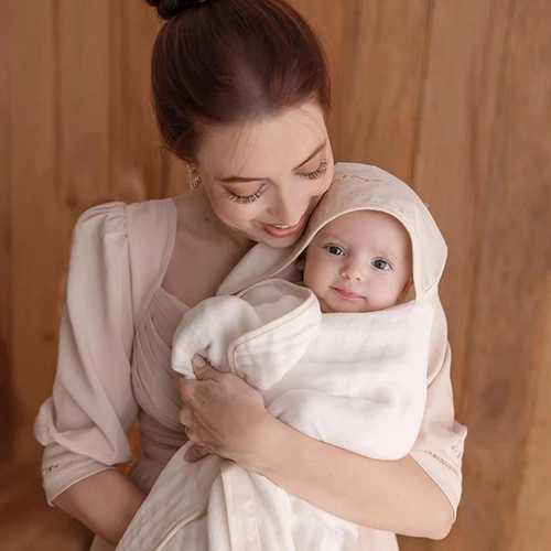 TOALHA SOFT LOUPIOT NATURE CAPUZ BORDADO