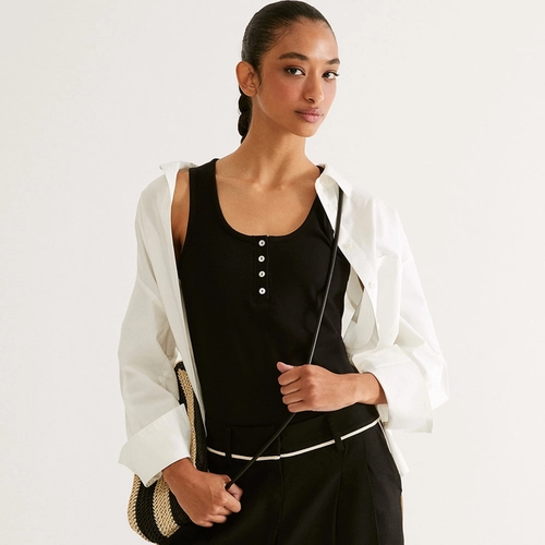 REGATA FEMININA CANELADA COM BOTOES